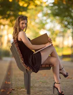 usha 22 year female call girls in Mahipalpur